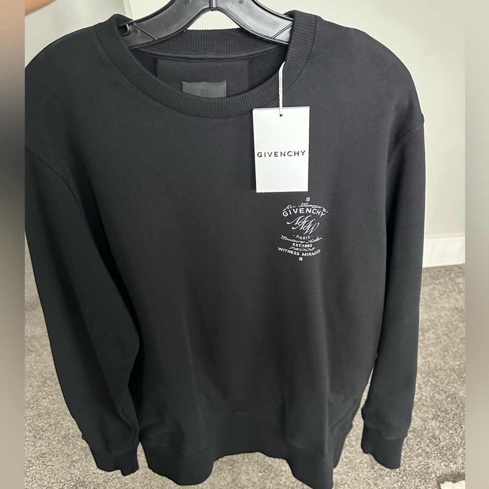 ✨Givenchy Logo-print Sweatshirt✨